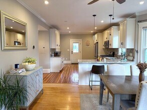 847 South St, Unit 1 in Boston, MA - Building Photo - Building Photo