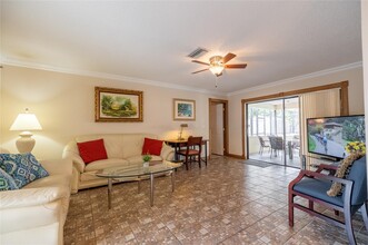 4331 NW 116th Ave in Sunrise, FL - Foto de edificio - Building Photo