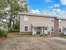 401 Hickory Ave in Niceville, FL - Building Photo