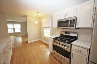 260 Nantucket Harbor in Schaumburg, IL - Building Photo - Building Photo