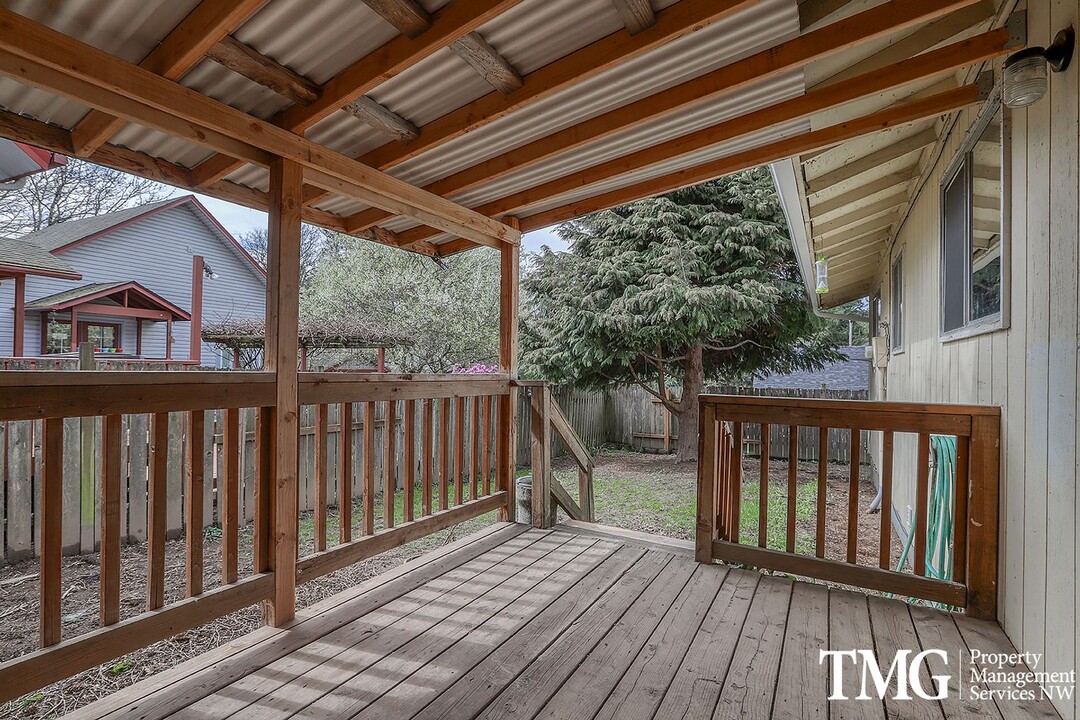 8851 SE 10th Ave in Portland, OR - Building Photo