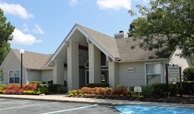 Stonebridge Apartments in Chesapeake, VA - Foto de edificio - Building Photo