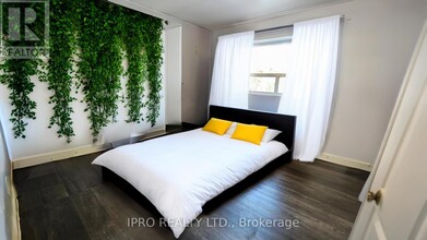 3215 Parkerhill Rd in Mississauga, ON - Building Photo - Building Photo