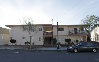 321 W Estudillo Ave in San Leandro, CA - Building Photo - Building Photo