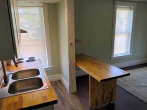 21 Depot St, Unit 2 Bedroom Unit in Potsdam, NY - Building Photo - Building Photo