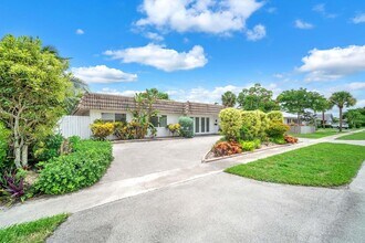 1424 SW 13th Dr in Boca Raton, FL - Building Photo - Building Photo