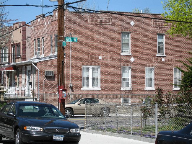 2303 E 23rd St in Brooklyn, NY - Building Photo - Building Photo