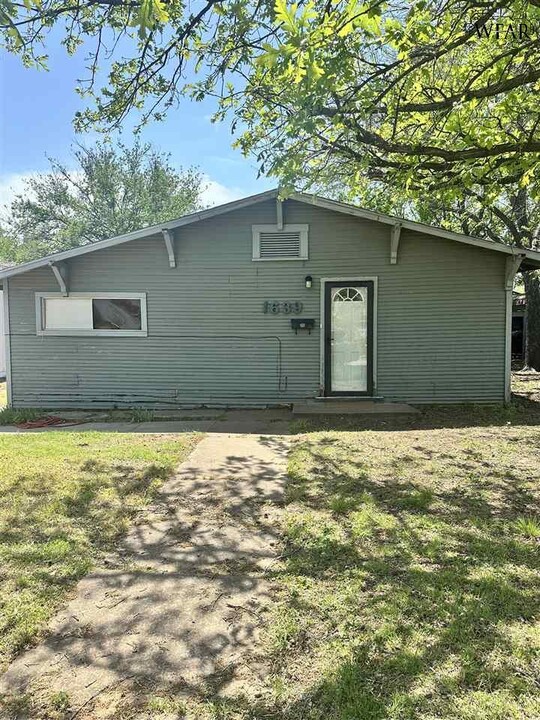1639 Collins Ave in Wichita Falls, TX - Building Photo