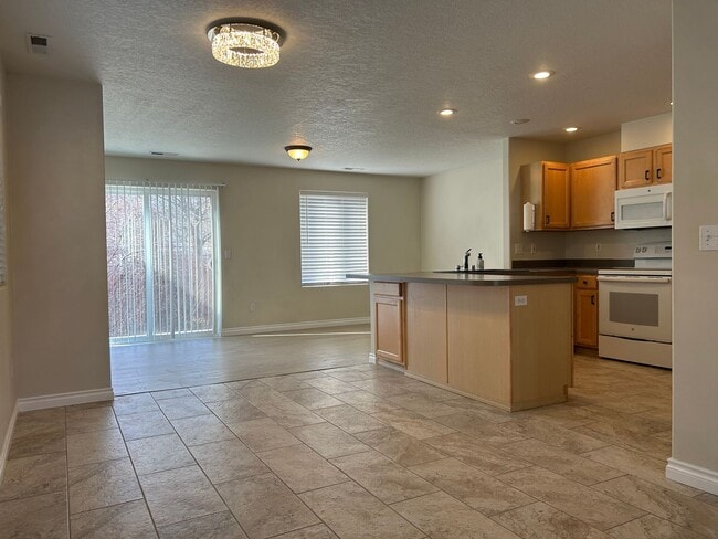 2637 Dornoch Pl in Richland, WA - Building Photo - Building Photo