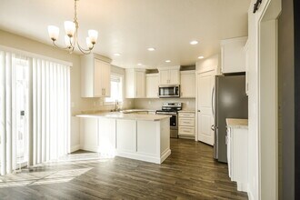 4621 S W Pk Dr in Roy, UT - Building Photo - Building Photo