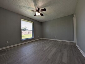 2113 S Sugar Ridge Dr in La Place, LA - Building Photo