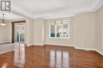 236 Kohilo Crescent in Ottawa, ON - Building Photo - Building Photo