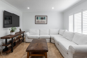 Furnished Corporate Housing Townhome in Huntington Beach, CA - Building Photo - Interior Photo