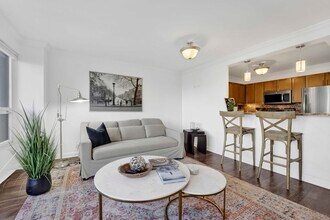 30 E Huron St in Chicago, IL - Building Photo - Building Photo