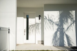3820 Pompano Dr SE in St. Petersburg, FL - Building Photo - Building Photo