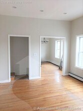 71 Cross St in Somerville, MA - Building Photo - Building Photo