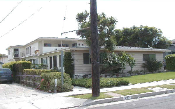 705 W 36th St in San Pedro, CA - Foto de edificio