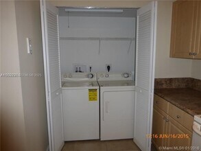 529 E Sheridan St in Dania Beach, FL - Building Photo - Building Photo