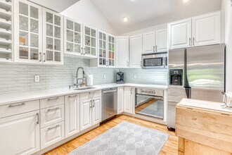 4 Diane Dr in East Hampton, NY - Building Photo - Building Photo