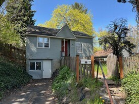 1005 NE D St in Pullman, WA - Building Photo