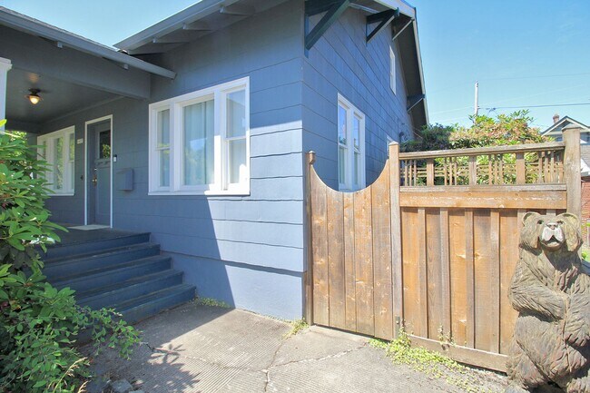 6435 NE Cleveland Ave in Portland, OR - Building Photo - Building Photo