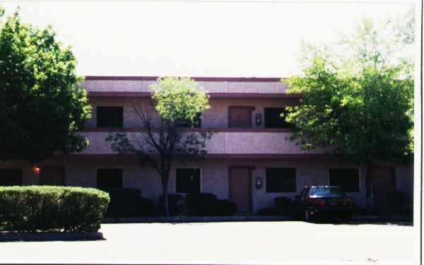 Burkwood Apartments in Tempe, AZ - Foto de edificio - Building Photo