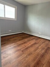 6131 W 64th Pl in Chicago, IL - Foto de edificio - Building Photo