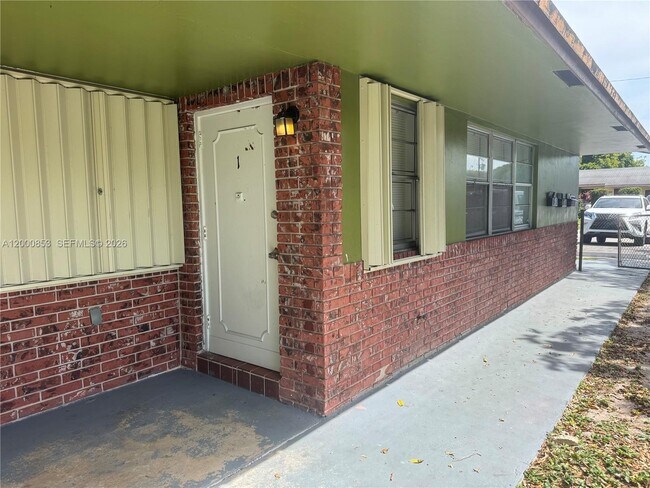 6301 SW 27th St in Miramar, FL - Building Photo - Building Photo