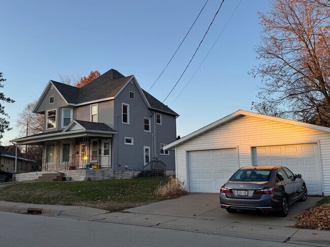 140 E Lewis St in Platteville, WI - Building Photo - Building Photo