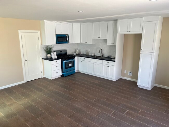 13836 Cohasset St in Van Nuys, CA - Building Photo - Building Photo