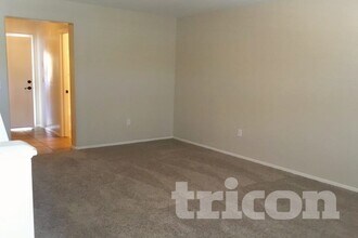 2355 E Huntington Dr in Phoenix, AZ - Building Photo - Building Photo