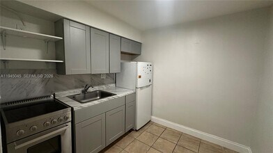 732 Moffett St in Hallandale Beach, FL - Building Photo - Building Photo