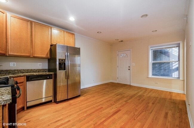 property at 2856 W Rosemont Ave