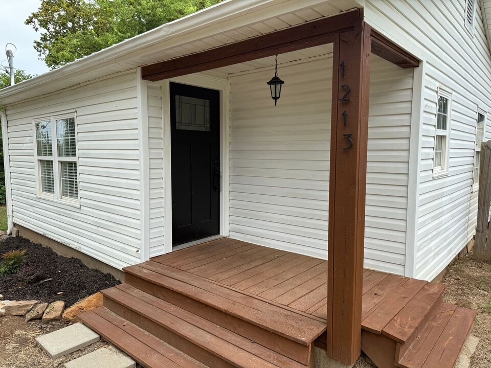 1213 Leflore St in Arkoma, OK - Building Photo