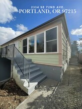 2334 SE 72nd Ave in Portland, OR - Building Photo - Building Photo