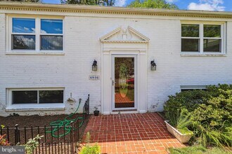 6916 Southridge Dr in McLean, VA - Foto de edificio - Building Photo