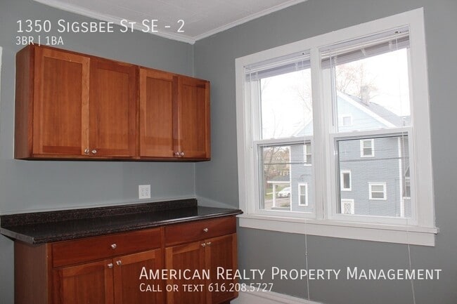 1350 Sigsbee St SE in Grand Rapids, MI - Building Photo - Building Photo