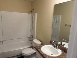 527 Charleston Ln in Lawrenceville, GA - Building Photo - Building Photo