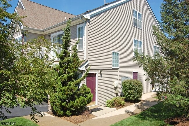 1001 Wendover Ct in Randolph, NJ - Building Photo - Building Photo