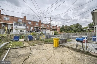 2129 Parksley Ave in Baltimore, MD - Building Photo