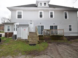 111 1/2 S West St in Mishawaka, IN - Building Photo