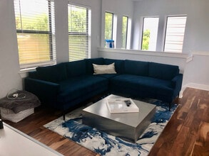 1501 Lorraine Loop in Austin, TX - Foto de edificio - Building Photo