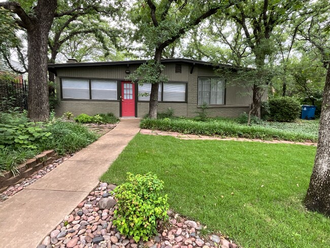 property at 2953 Peninsula Dr