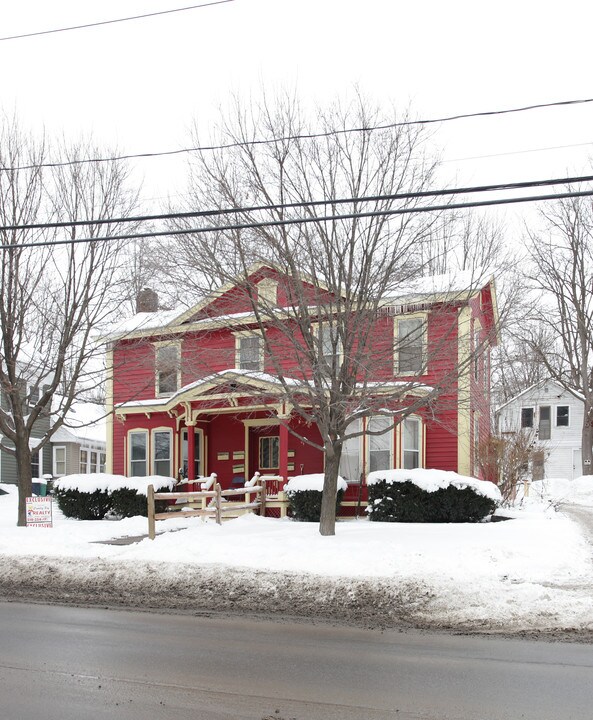 659 E Main St in Cobleskill, NY - Foto de edificio