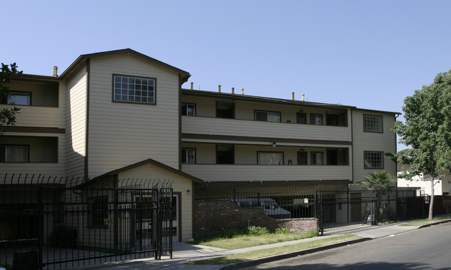 Hammond Apartments in Long Beach, CA - Building Photo - Building Photo