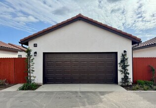 1101 W 2nd St in Oxnard, CA - Foto de edificio - Building Photo