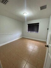 6656 SW 116th Ct in Miami, FL - Foto de edificio - Building Photo