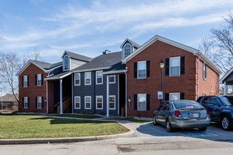 Hunters Point Apartments in Zionsville, IN - Foto de edificio - Building Photo