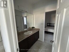 7969 Buckeye Cres in Niagara Falls, ON - Building Photo - Building Photo