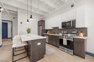 14650 Detroit Ave in Lakewood, OH - Building Photo